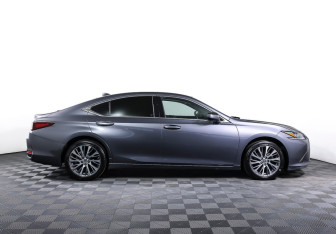 Подержанный автомобиль Lexus ES 2021 года (4 фото)
