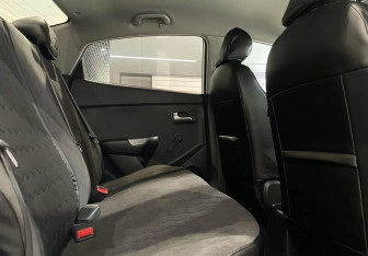 Подержанный автомобиль Kia Rio Sedan 2017 года (12 фото)