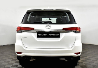 Подержанный автомобиль Toyota Fortuner 2020 года (4 фото)
