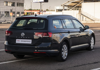 Подержанный автомобиль Volkswagen Passat Wagon 2019 года (5 фото)