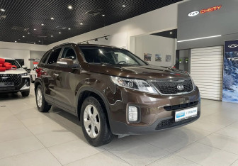 Подержанный автомобиль Kia Sorento 2015 года (3 фото)