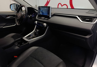 Подержанный автомобиль Toyota RAV4 2021 года (7 фото)