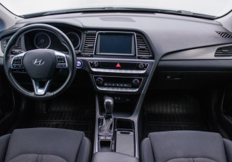 Подержанный автомобиль Hyundai Sonata 2018 года (13 фото)