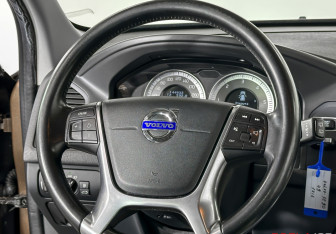 Подержанный автомобиль Volvo XC60 2011 года (15 фото)