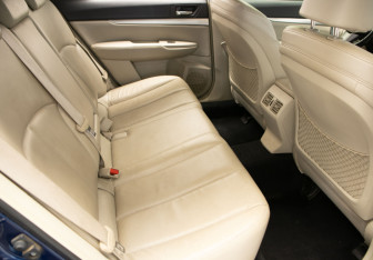 Подержанный автомобиль Subaru Legacy Sedan 2011 года (29 фото)