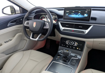 Подержанный автомобиль Hongqi H5 2022 года (29 фото)