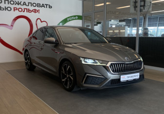 Подержанный автомобиль Skoda Octavia Liftback 2021 года (3 фото)
