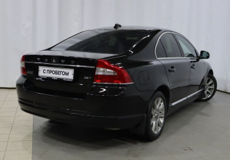 Подержанный автомобиль Volvo S80 2011 года (4 фото)