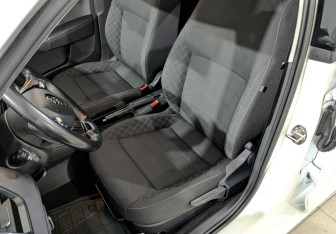 Подержанный автомобиль Skoda Rapid Liftback 2021 года (20 фото)