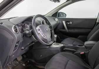 Подержанный автомобиль Nissan Qashqai 2013 года (10 фото)
