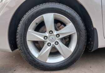 Подержанный автомобиль Hyundai Elantra Sedan 2012 года (9 фото)