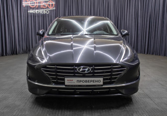 Подержанный автомобиль Hyundai Sonata 2021 года (2 фото)