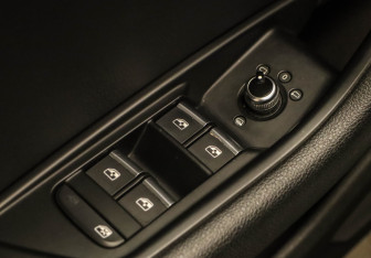 Подержанный автомобиль Audi A4 Sedan 2017 года (14 фото)