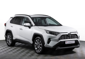Подержанный автомобиль Toyota RAV4 2022 года (3 фото)