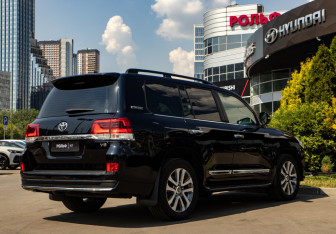 Подержанный автомобиль Toyota Land Cruiser Suv 2018 года (4 фото)