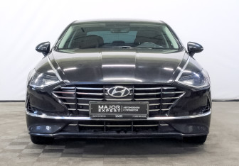 Подержанный автомобиль Hyundai Sonata 2022 года (2 фото)