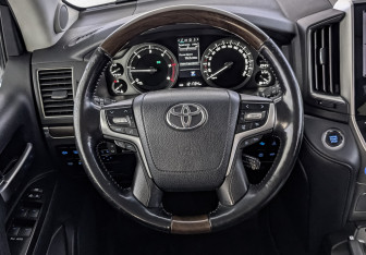 Подержанный автомобиль Toyota Land Cruiser Suv 2019 года (22 фото)