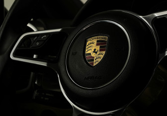 Подержанный автомобиль Porsche Cayenne 2015 года (15 фото)