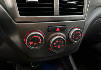 Подержанный автомобиль Subaru Impreza Hatchback 2008 года (14 фото)