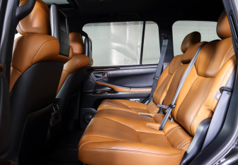 Подержанный автомобиль Lexus LX 2014 года (12 фото)