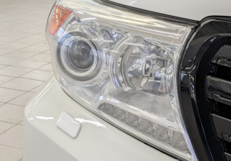 Подержанный автомобиль Toyota Land Cruiser Suv 2012 года (17 фото)