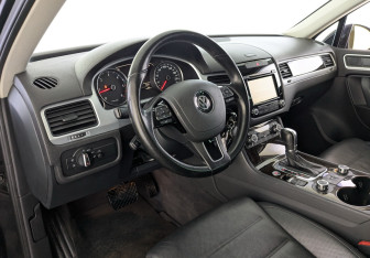 Подержанный автомобиль Volkswagen Touareg 2014 года (21 фото)