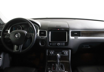 Подержанный автомобиль Volkswagen Touareg 2011 года (6 фото)