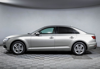 Подержанный автомобиль Audi A4 Sedan 2017 года (8 фото)