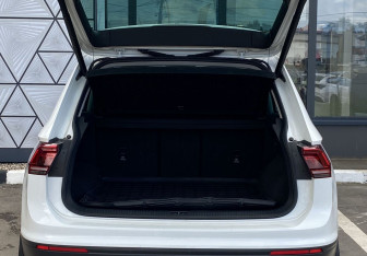 Подержанный автомобиль Volkswagen Tiguan 2018 года (10 фото)