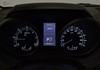 Подержанный автомобиль Toyota Land Cruiser Prado 2011 года (13 фото)