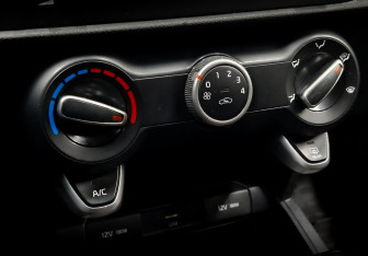 Подержанный автомобиль Kia Rio Hatchback 2021 года (16 фото)