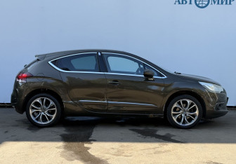Подержанный автомобиль Citroen DS4 2012 года (4 фото)