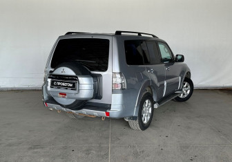Подержанный автомобиль Mitsubishi Pajero 2011 года (4 фото)