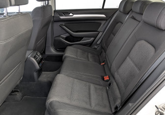 Подержанный автомобиль Volkswagen Passat Sedan 2018 года (18 фото)