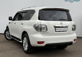 Подержанный автомобиль Nissan Patrol 2011 года (7 фото)