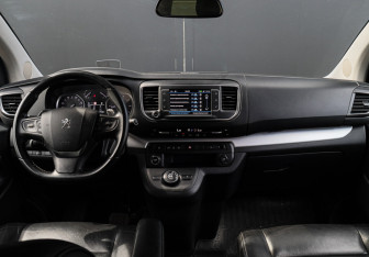 Подержанный автомобиль Peugeot Traveller 2020 года (13 фото)