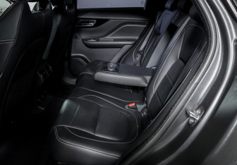Подержанный автомобиль Jaguar F-Pace 2019 года (10 фото)