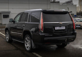 Подержанный автомобиль Cadillac Escalade Suv 2017 года (7 фото)