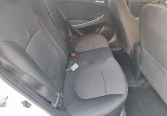 Подержанный автомобиль Hyundai Solaris Hatchback 2015 года (11 фото)