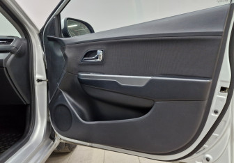 Подержанный автомобиль Kia Rio Sedan 2012 года (17 фото)