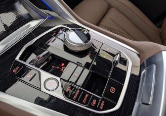 Подержанный автомобиль BMW X6 2025 года (16 фото)