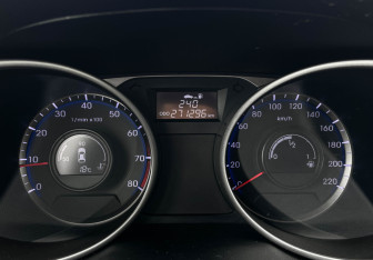 Подержанный автомобиль Hyundai ix35 2014 года (11 фото)