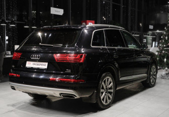 Подержанный автомобиль Audi Q7 2016 года (4 фото)