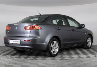 Подержанный автомобиль Mitsubishi Lancer Sedan 2008 года (5 фото)