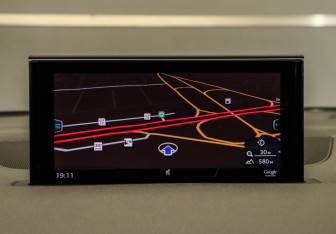 Подержанный автомобиль Audi Q7 2015 года (22 фото)