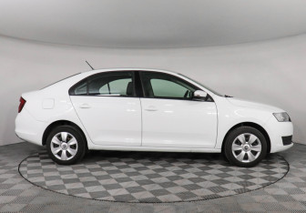 Подержанный автомобиль Skoda Rapid Liftback 2018 года (4 фото)