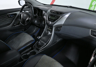 Подержанный автомобиль Hyundai Elantra Sedan 2012 года (9 фото)