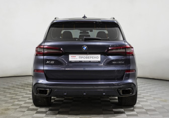 Подержанный автомобиль BMW X5 2021 года (6 фото)