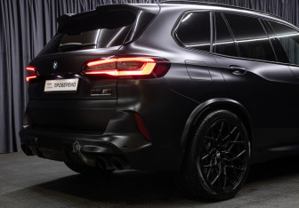 Подержанный автомобиль BMW X5 M 2021 года (31 фото)