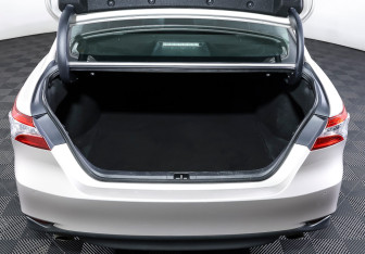 Подержанный автомобиль Toyota Camry Sedan 2022 года (10 фото)